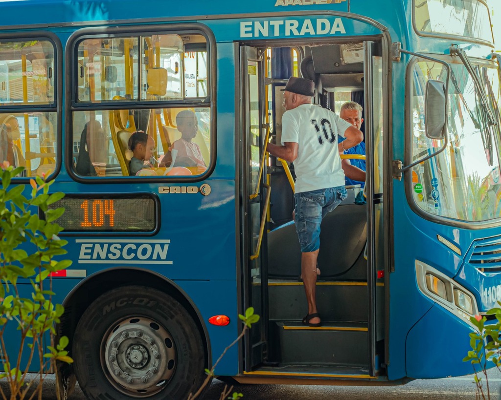 Dr. Laércio sanciona lei de passe livre nos ônibus para crianças e adolescentes com deficiência