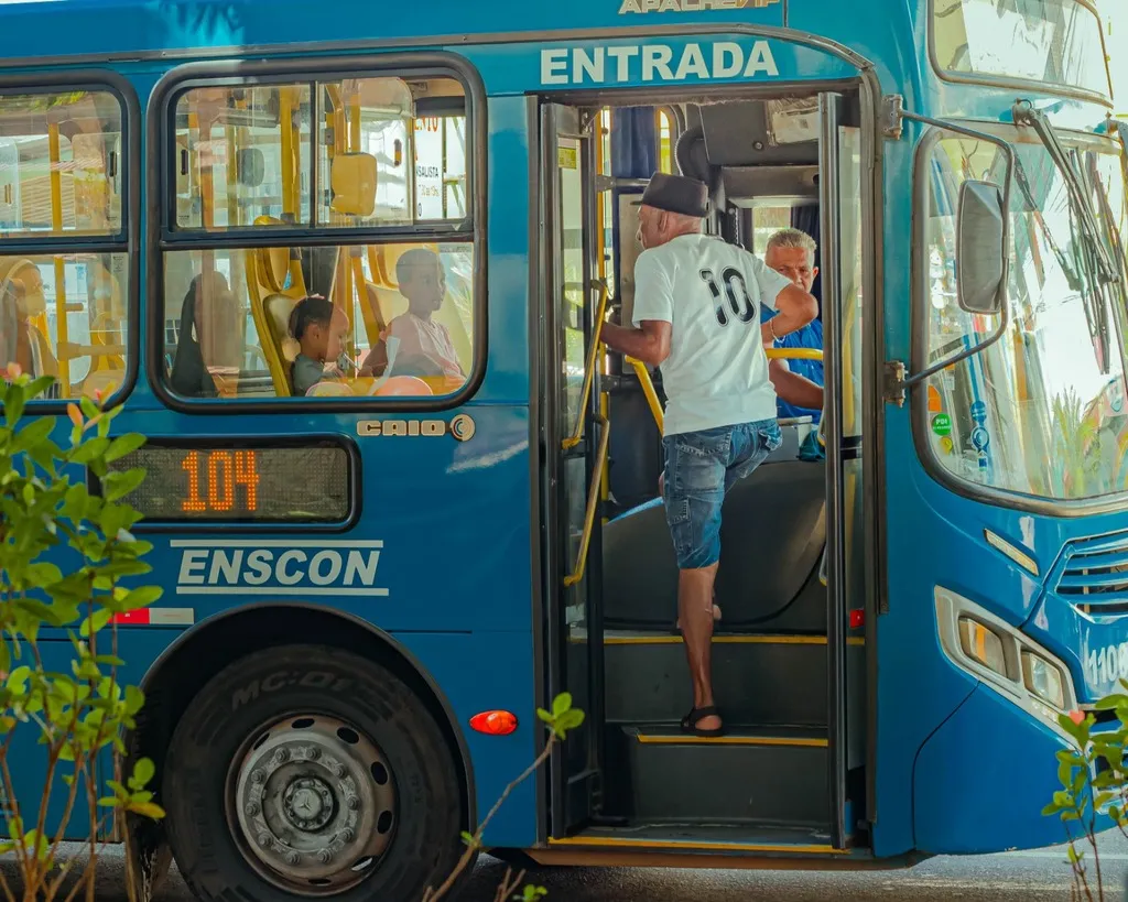 Dr. Laércio sanciona lei de passe livre nos ônibus para crianças e adolescentes com deficiência