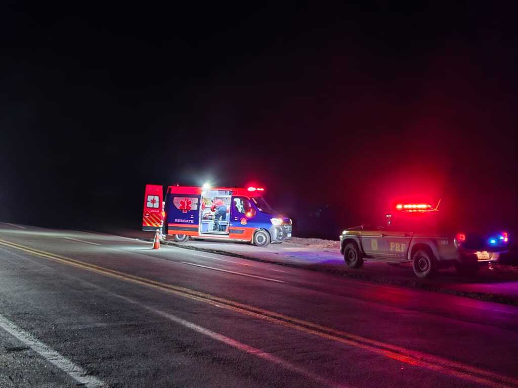 Acidente com moto deixa dois feridos na BR-262, na Serra do Macuco