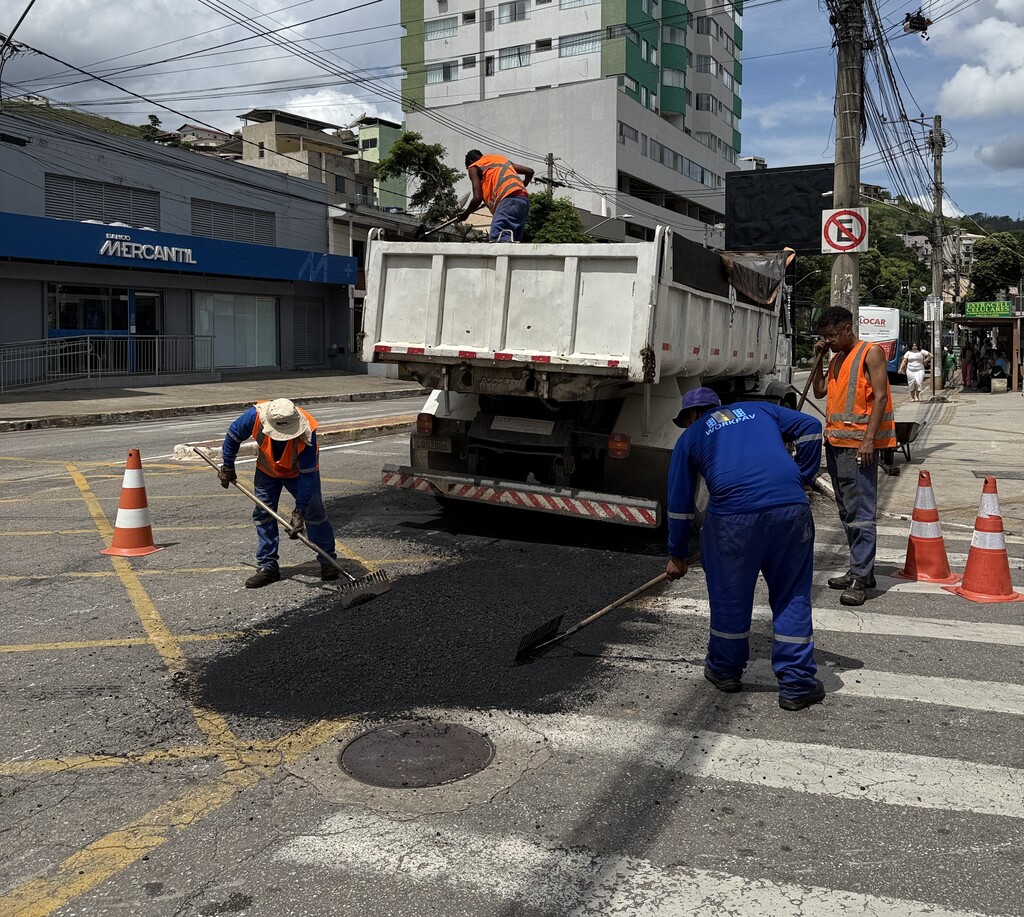 Prefeitura faz operação tapa-buracos nas principais ruas de João Monlevade