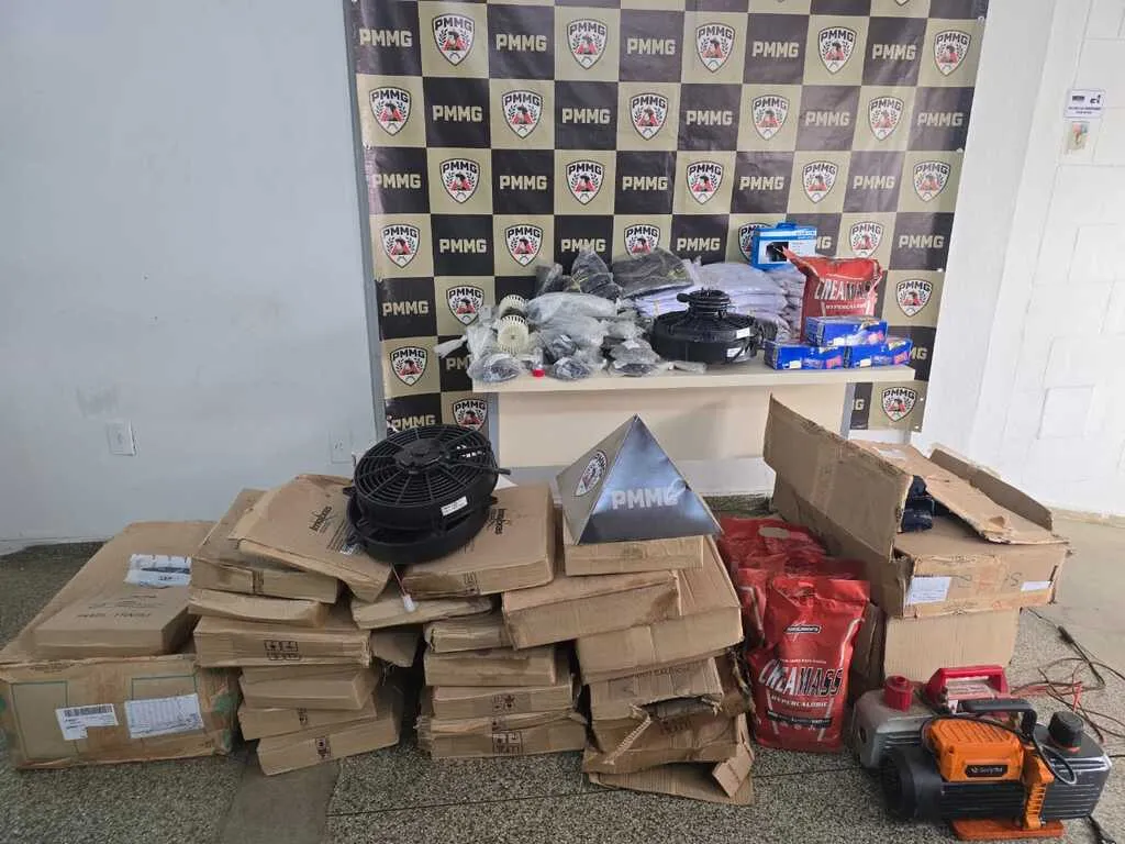 Mercadorias e drogas apreendidas pela Polícia Militar em João Monlevade