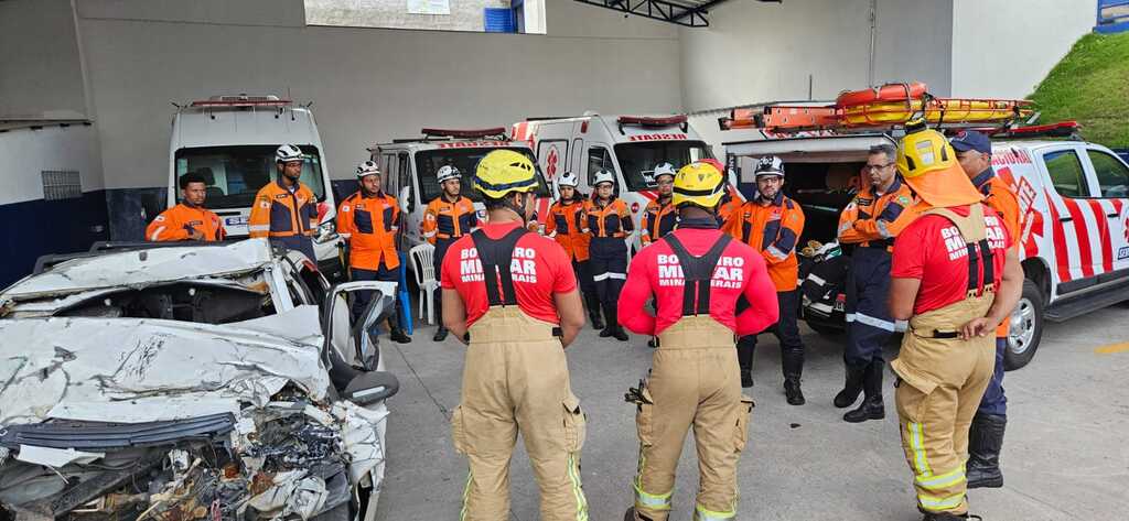 Corpo de Bombeiros e Sevor realizam treinamento de resgate juntos