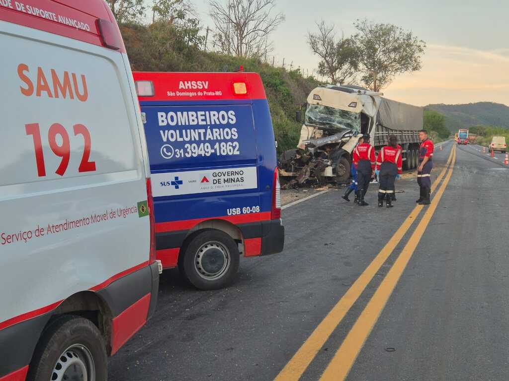 Motorista de carreta morre em colisão na BR-262, na Serra do Macuco