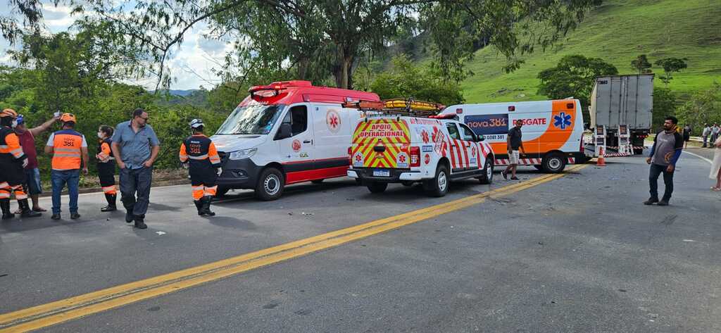 Morre a quinta vítima de acidente entre carro e caminhão na BR-381