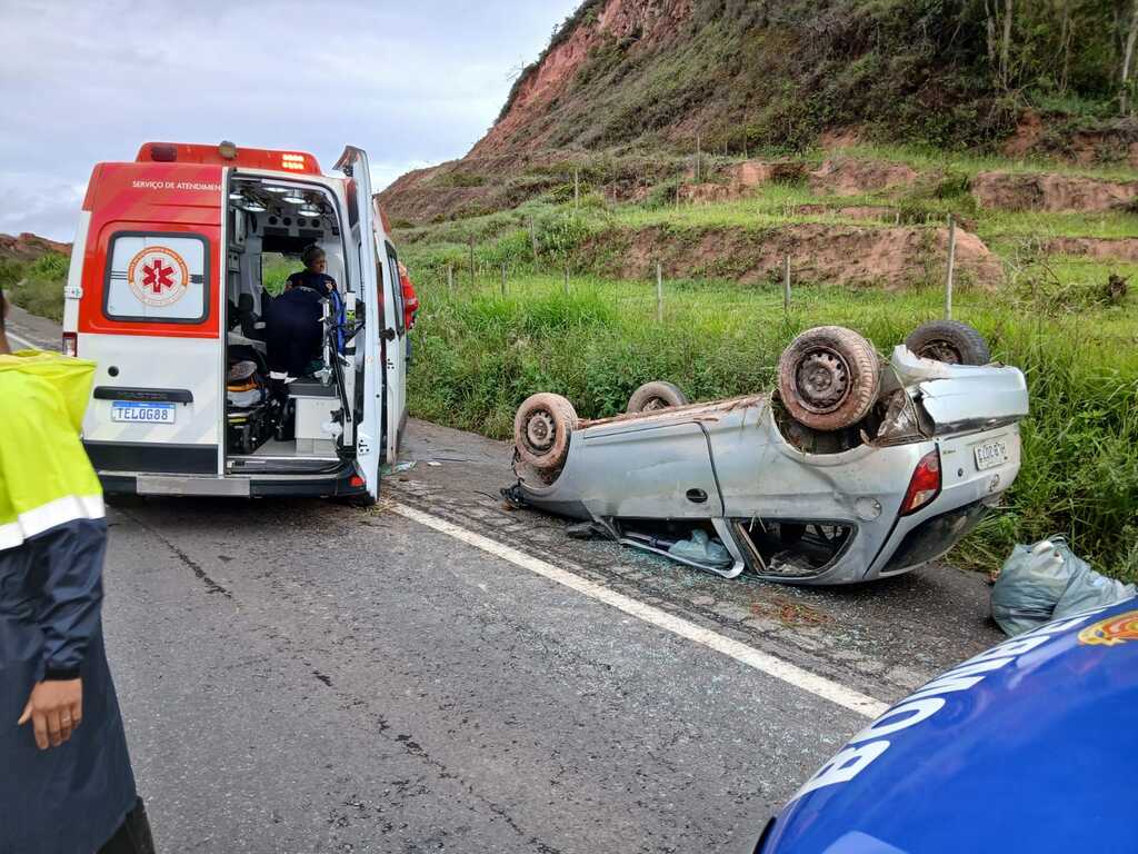 Capotamento na BR-262 deixa um homem ferido nesta sexta-feira (23)