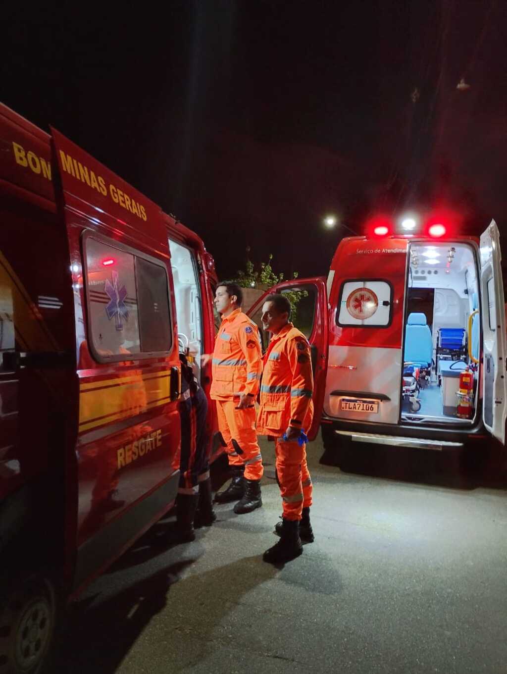 Viatura do corpo de bombeiros militar de Minas Gerais e Samu.