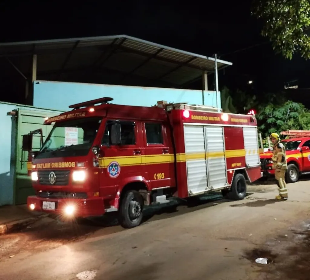 Incêndio atinge porão de residência no bairro Santo Hipólito